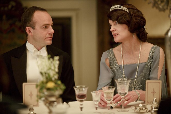 Downton Abbey - Season 4 - Episode 3 - Photos - Patrick Kennedy, Elizabeth McGovern