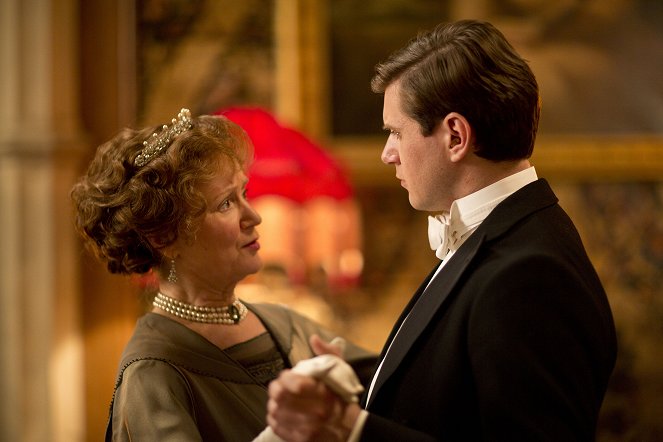 Downton Abbey - Episode 3 - Photos - Joanna David, Allen Leech