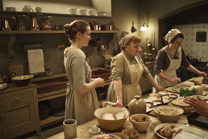 Downton Abbey - Episode 3 - Photos - Cara Theobold, Lesley Nicol, Sophie McShera