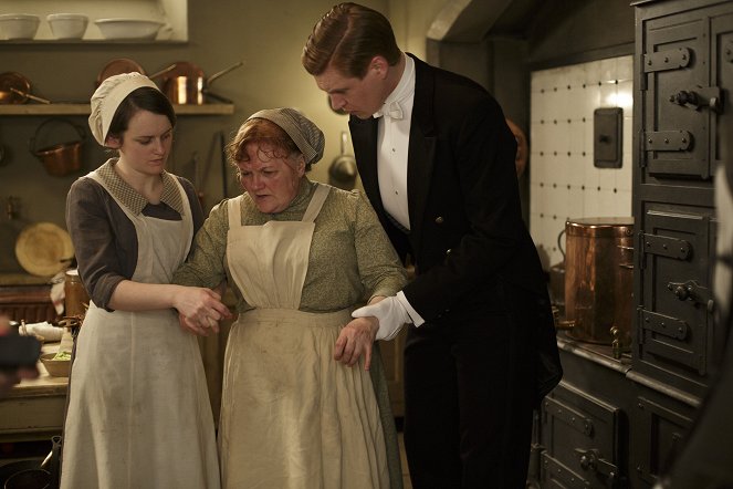 Downton Abbey - Episode 3 - Photos - Sophie McShera, Lesley Nicol, Matt Milne