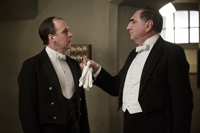 Downton Abbey - Season 4 - Episode 3 - Photos - Kevin Doyle, Jim Carter