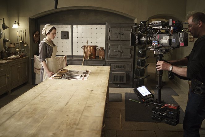 Downton Abbey - Season 4 - Episode 4 - Van de set - Sophie McShera
