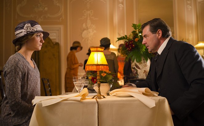 Downton Abbey - Episode 6 - Z filmu - Joanne Froggatt, Brendan Coyle