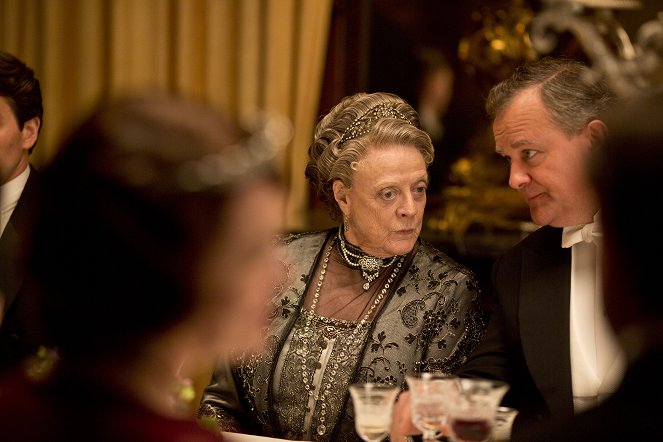Downton Abbey - Episode 6 - Z filmu - Maggie Smith, Hugh Bonneville