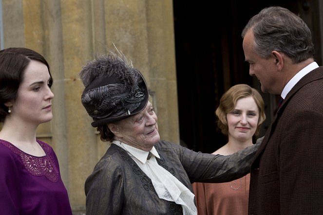 Downton Abbey - Episode 7 - Van film - Michelle Dockery, Maggie Smith, Laura Carmichael, Hugh Bonneville