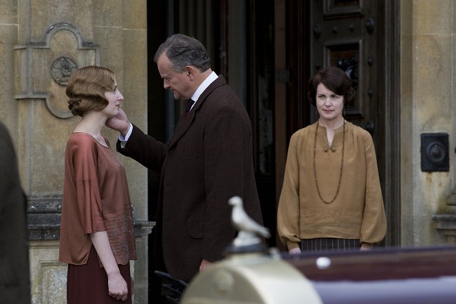 Downton Abbey - Episode 8 - Van film - Laura Carmichael, Hugh Bonneville, Elizabeth McGovern