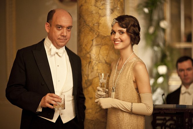Downton Abbey - Besuch aus Amerika - Werbefoto - Paul Giamatti, Poppy Drayton