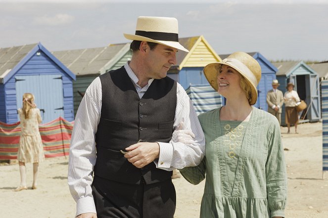 Downton Abbey - Season 4 - The London Season - Photos - Brendan Coyle, Joanne Froggatt