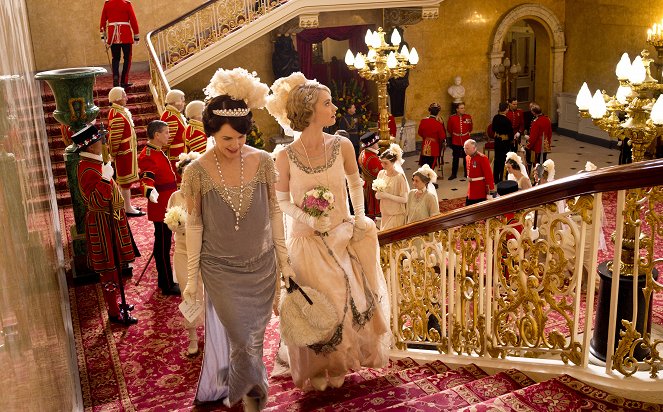 Downton Abbey - Season 4 - The London Season - Photos - Elizabeth McGovern, Lily James