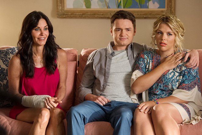 Cougar Town - Season 5 - All or Nothing - Photos - Courteney Cox, Dan Byrd, Busy Philipps