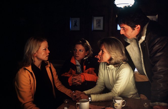 SOKO Kitzbühel - Blutiger Schnee - Van film - Michou Friesz, Kristina Sprenger, Andrea L'Arronge, Hans Sigl