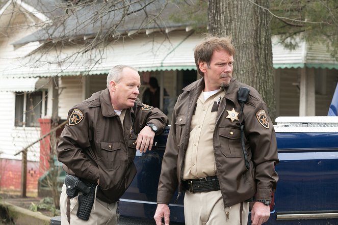 Rectify - Season 2 - Running with the Bull - Photos - Stuart Greer, J.D. Evermore
