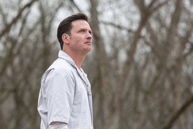 Rectify - Running with the Bull - Z filmu - Aden Young