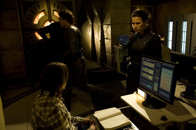 Stargate Universe - Season 1 - Feindlicher Übergriff (1) - Filmfotos - Rhona Mitra