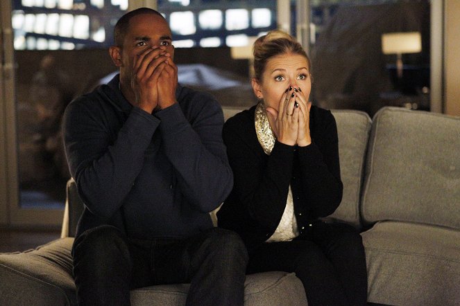 Happy Endings - Season 3 - No-Ho-Ho - Photos - Damon Wayans Jr., Elisha Cuthbert