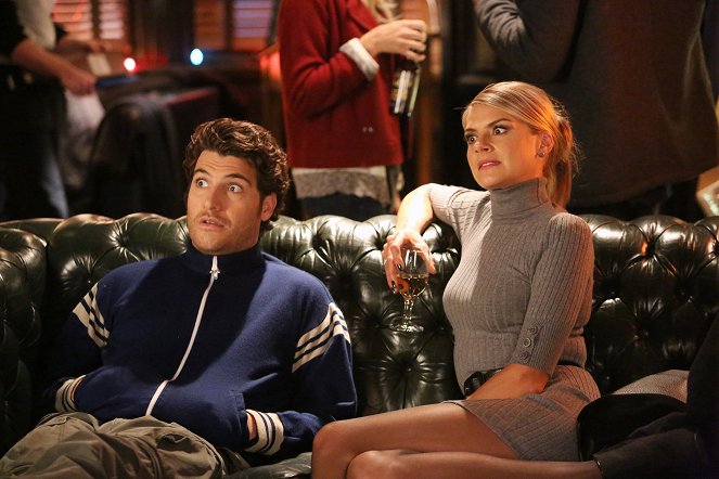Happy Endings - Fowl Play/Date - Photos - Adam Pally, Eliza Coupe