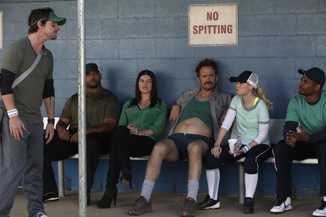 Happy Endings - KickBall 2: The Kickening - Photos - Zachary Knighton, Casey Wilson, Elisha Cuthbert, Damon Wayans Jr.