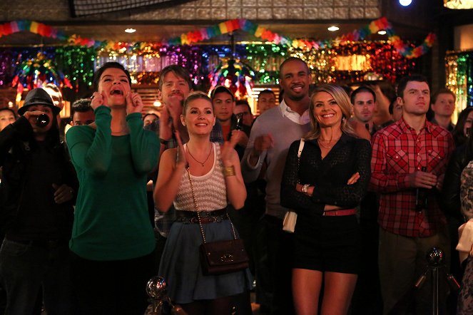 Happy Endings - The Ballad of Lon Sarofsky - Photos - Casey Wilson, Zachary Knighton, Elisha Cuthbert, Damon Wayans Jr., Eliza Coupe