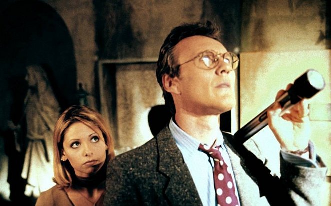 Buffy the Vampire Slayer - Season 2 - What's My Line?: Part I - Van film - Sarah Michelle Gellar, Anthony Head