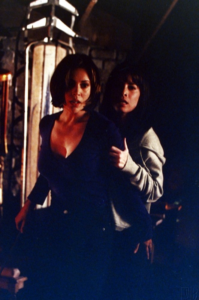 Charmed - Season 1 - Schwester der Nacht - Filmfotos - Alyssa Milano, Holly Marie Combs