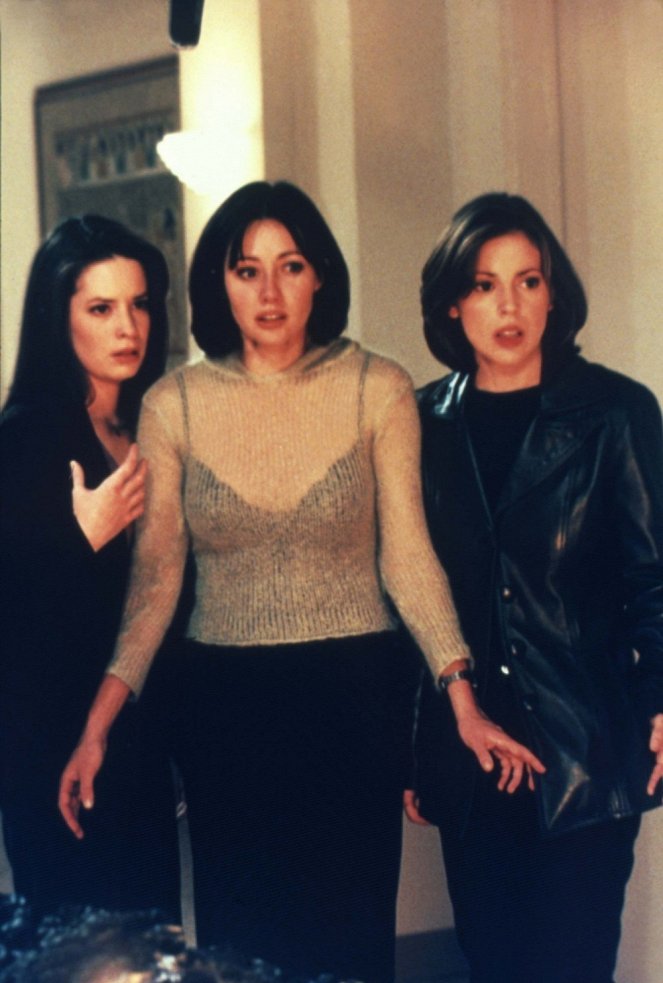 Charmed - Season 1 - Wicca Envy - Photos - Holly Marie Combs, Shannen Doherty, Alyssa Milano