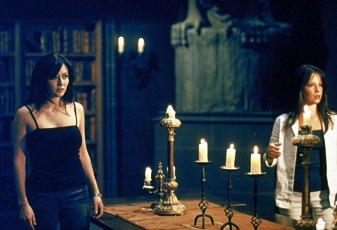 Charmed - Season 2 - The Painted World - Van film - Shannen Doherty, Holly Marie Combs