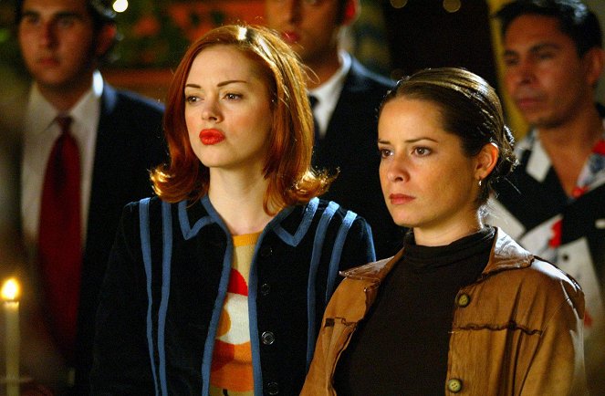 Charmed - Season 5 - The Eyes Have It - Photos - Rose McGowan, Holly Marie Combs