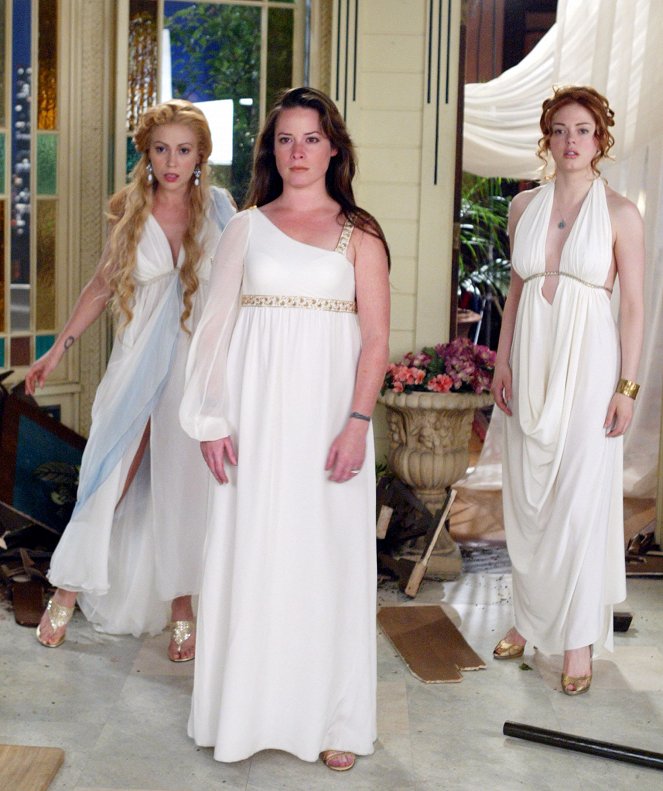 Charmed - Season 5 - Oh My Goddess (2) - Photos - Alyssa Milano, Holly Marie Combs, Rose McGowan