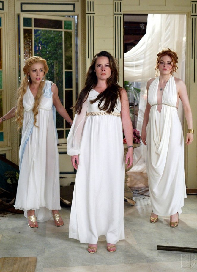 Charmed - Oh My Goddess (2) - Photos - Alyssa Milano, Holly Marie Combs, Rose McGowan
