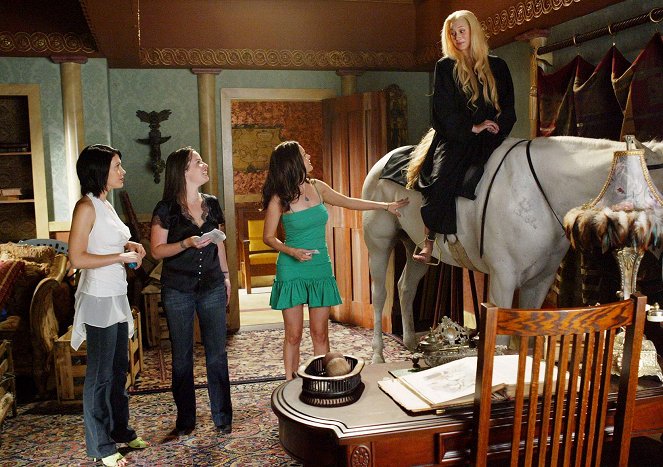 Charmed - Season 7 - Nackte Tatsachen - Filmfotos - Alyssa Milano, Holly Marie Combs, Rose McGowan, Kristen Miller