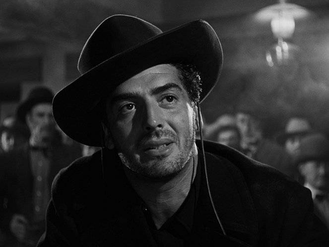 My Darling Clementine - Photos - Victor Mature