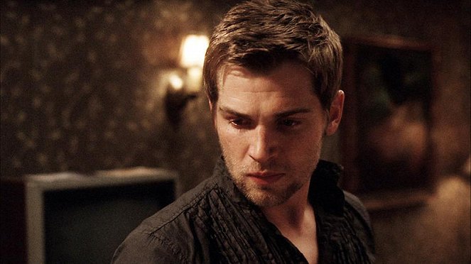 Across the Hall - Photos - Mike Vogel