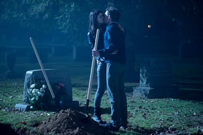 Burying the Ex - Z filmu - Alexandra Daddario, Anton Yelchin