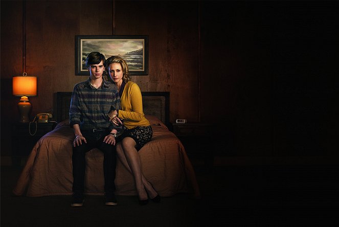 Bates Motel - Season 1 - Werbefoto - Freddie Highmore, Vera Farmiga