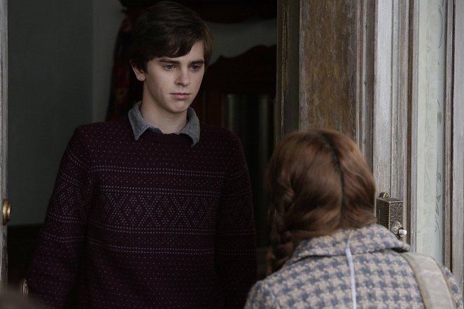 Bates Motel - What's Wrong with Norman - Photos - Freddie Highmore