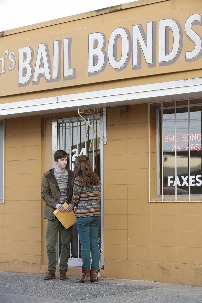 Bates Motel - Ocean View - Photos - Freddie Highmore