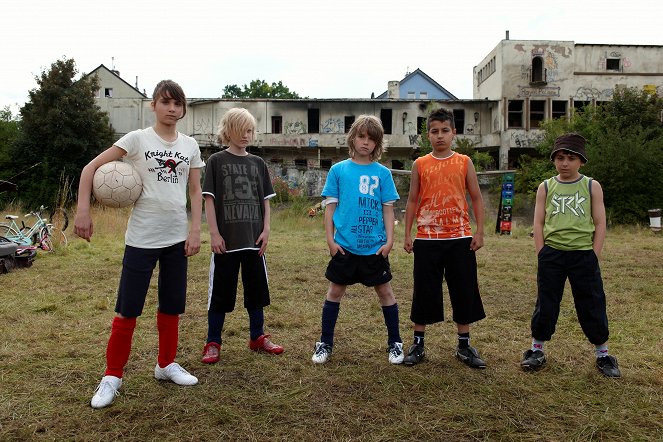 Soccer Kids - Revolution - Film - Cosima Henman, Henry Horn