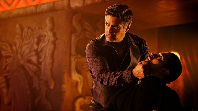 From Dusk Till Dawn: The Series - Filmfotos - Esai Morales