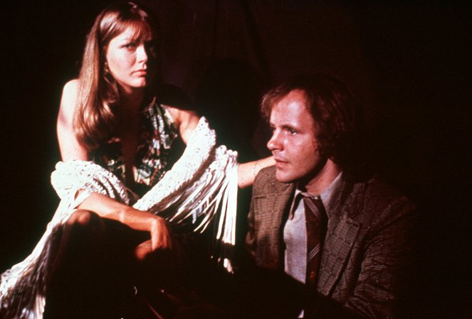 Report to the Commissioner - Photos - Susan Blakely, Michael Moriarty