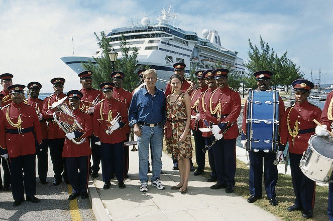 Das Traumschiff - Bermudas - Werbefoto - Siegfried Rauch, Erika Marozsán