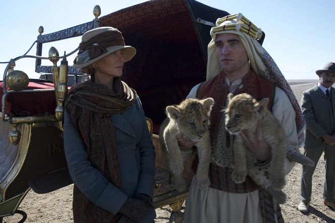 Królowa pustyni - Z filmu - Nicole Kidman, Robert Pattinson