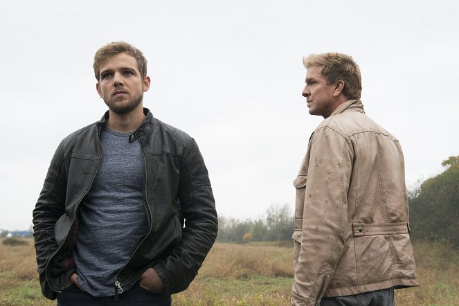 Bates Motel - A Death in the Family - Photos - Max Thieriot, Kenny Johnson