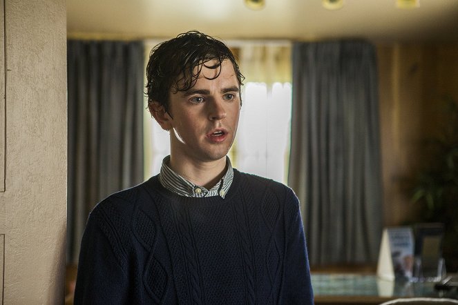 Bates Motel - A Death in the Family - Photos - Freddie Highmore