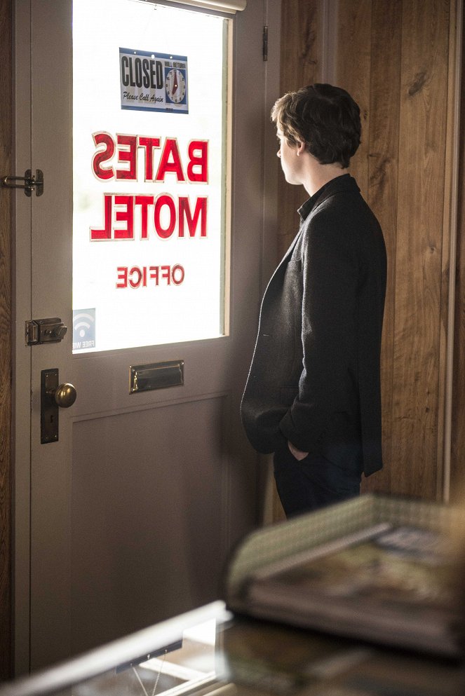 Bates Motel - Prestiżowy klub - Z filmu - Freddie Highmore