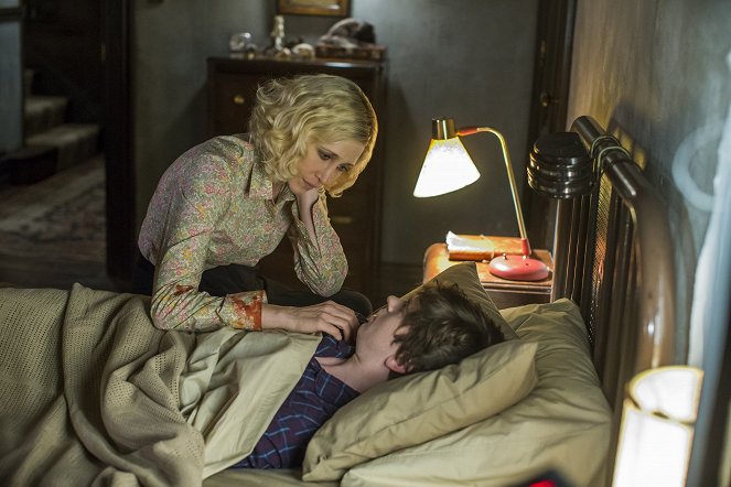 Bates Motel - Season 3 - Der Code - Filmfotos - Vera Farmiga, Freddie Highmore