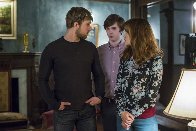 Bates Motel - The Last Supper - Photos - Max Thieriot, Freddie Highmore, Olivia Cooke