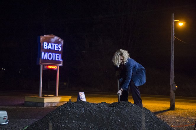 Bates Motel - Crazy - Do filme - Vera Farmiga