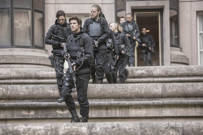 The Hunger Games - Mockingjay: Part 2 - Filmfotos - Jennifer Lawrence, Liam Hemsworth, Elden Henson
