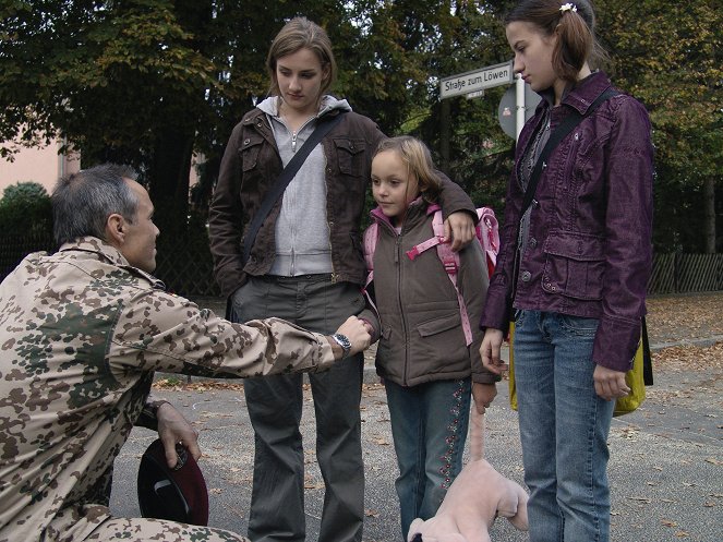 Papa est militaire ! - Film - Hannes Jaenicke, Karoline Teska, Nina Monka, Nina Gummich