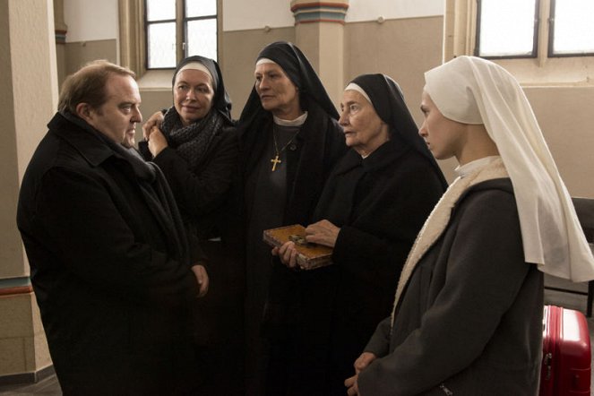 Das Kloster bleibt im Dorf - Filmfotók - Gustav Peter Wöhler, Therese Hämer, Suzanne von Borsody, Gertrud Roll, Alina Levshin